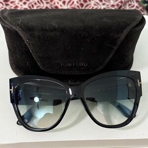 Tom Ford Women's Sunglasses in Black and Gray